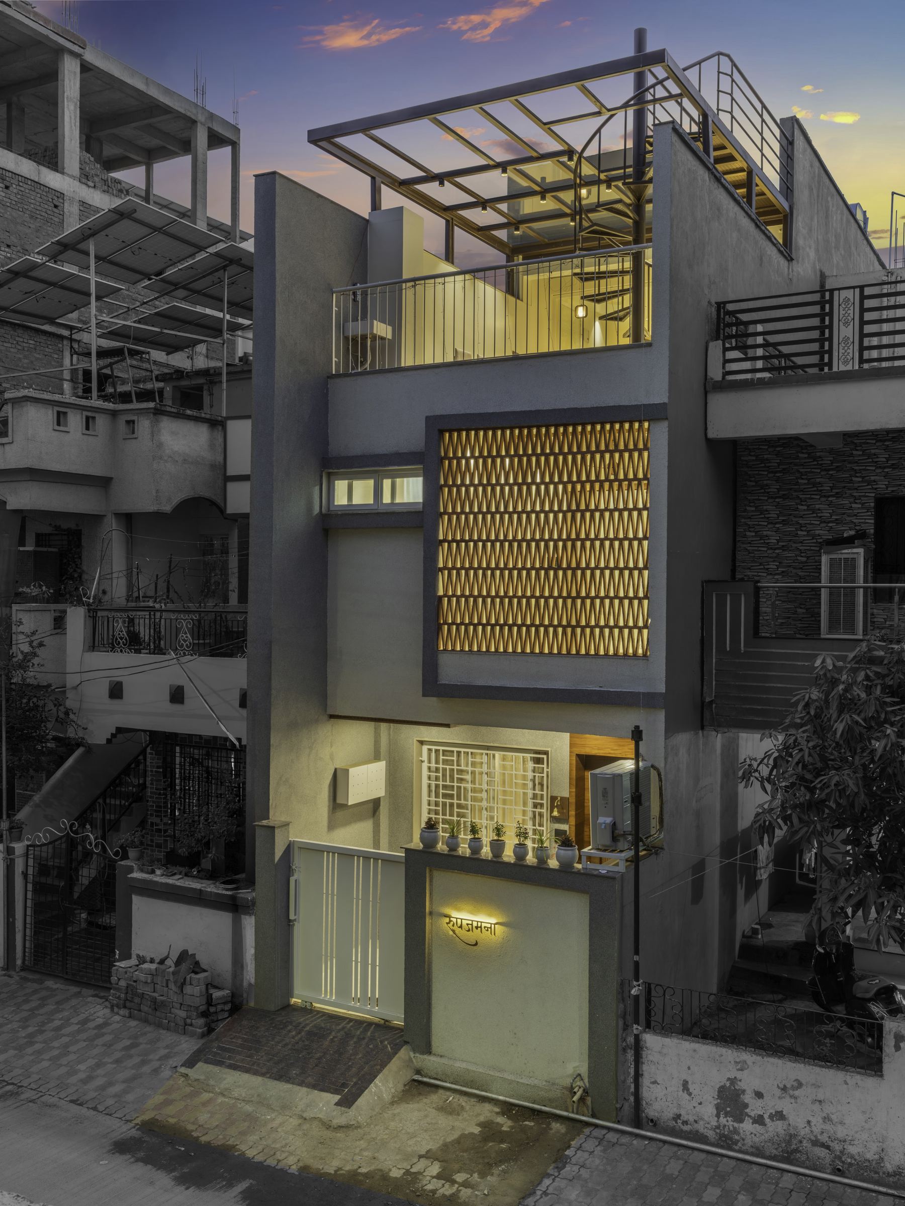 Roopzamana residence, Nagpur — facade at dusk